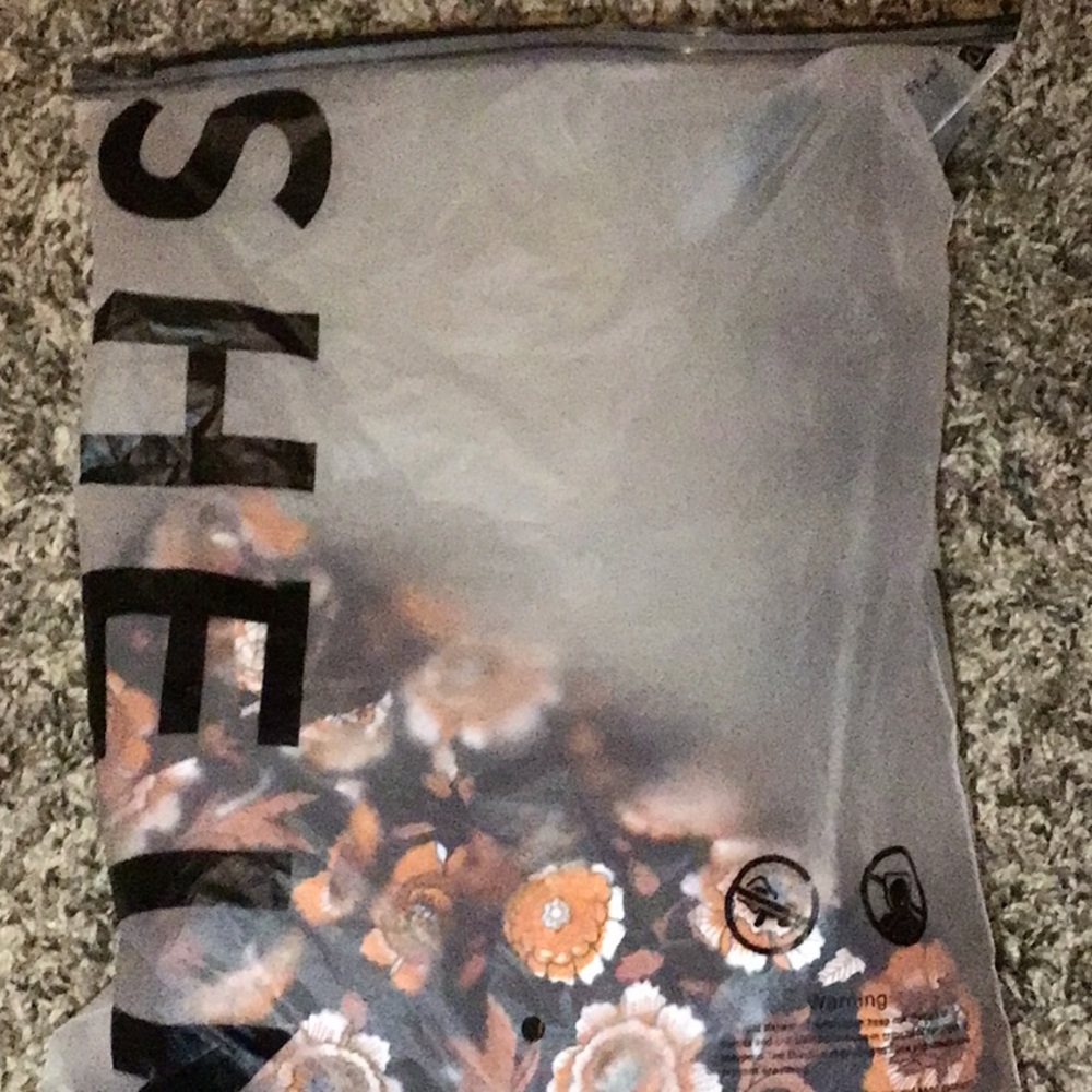 Floral pants with slits on the side